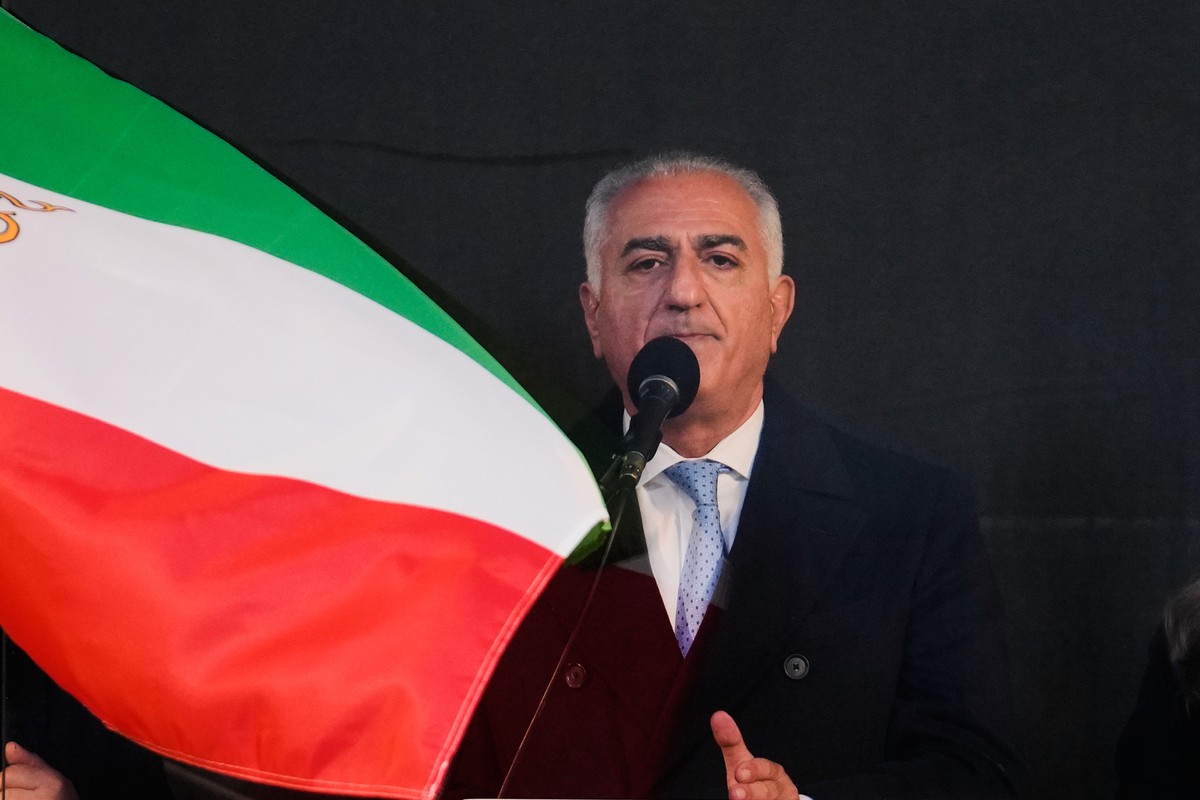 Iran's exiled Crown Prince Reza Pahlavi, speaks to supporters at a demonstration during the Munich Security Conference in Munich, Germany, Saturday, Feb. 14, 2026. (AP Photo/Ebrahim Noroozi)
Germ ...