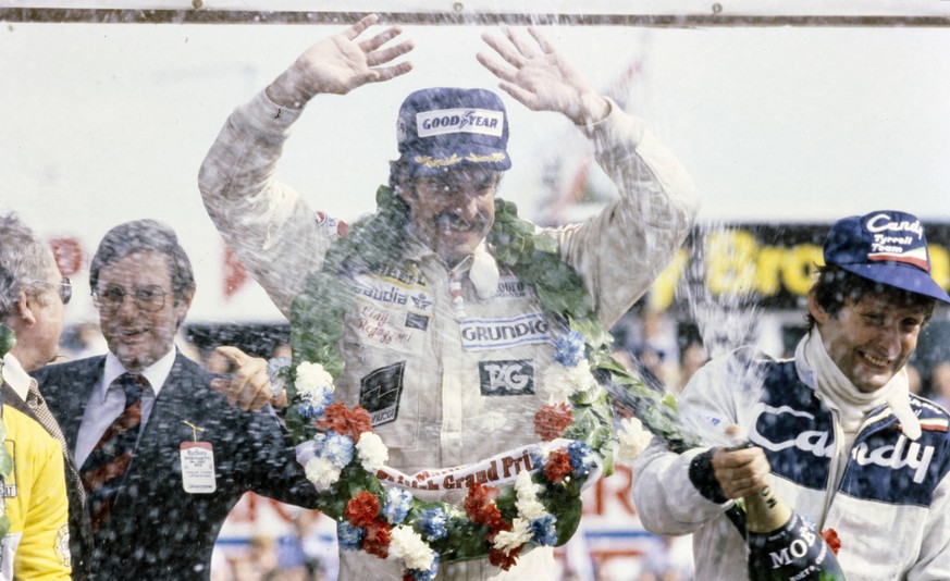 IMAGO / Motorsport Images

1979 British GP SILVERSTONE, UNITED KINGDOM - JULY 14: Jean-Pierre Jarier, 3rd position, sprays champagne on the podium as Clay Regazzoni celebrates his victory during the B ...