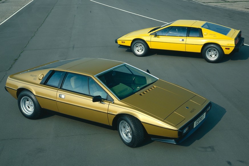 Lotus Esprit S1 (1976) and S2 (1978) 

https://www.supercars.net/blog/1976%E2%86%921980-lotus-esprit-s1/