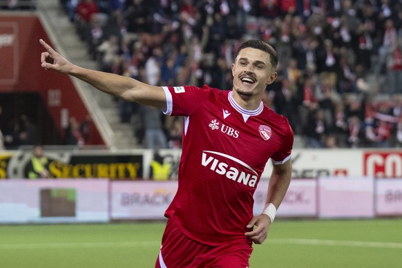 Elmin Rastoder (FCT), feiert den Treffer zum 2-0 im Fussball Meisterschaftsspiel der Swiss Super League zwischen FC Thun, FCT, und Luzern, FCL, vom Samstag, 28. Februar 2026 in Stockhorn Arena in Thun ...