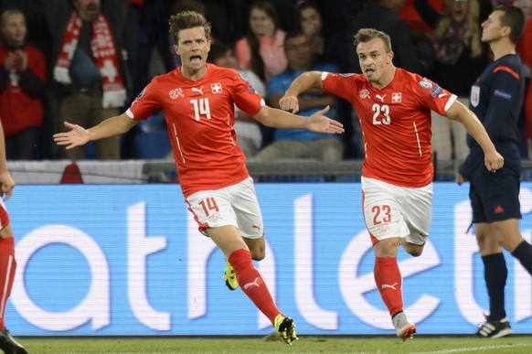 Torschütze Stocker und Assistgeber Shaqiri jubeln nach dem 2:2-Ausgleich gegen Slowenien.&nbsp;