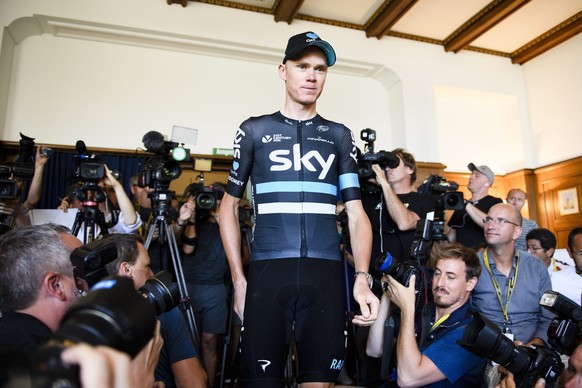 epa05431697 Current Tour de France overall leader Chris Froome (C) from Britain during the press conference on the rest day before the 17th stage of the 103rd edition of the Tour de France cycling rac ...