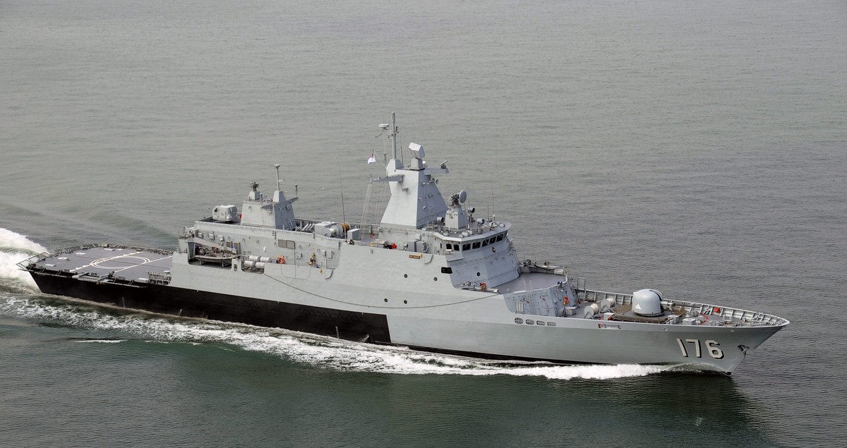 Ein Schiff der malaysischen Navy auf der Suche.