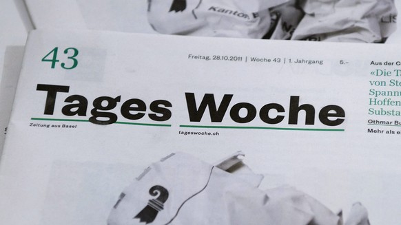 Die druckfrische erste Ausgabe der &quot;TagesWoche&quot; wird praesentiert im Unternehmen Mitte, am Donnerstag, 27. Oktober 2011, in Basel. Die neue Schweizer Zeitung soll taeglich online und einmal  ...