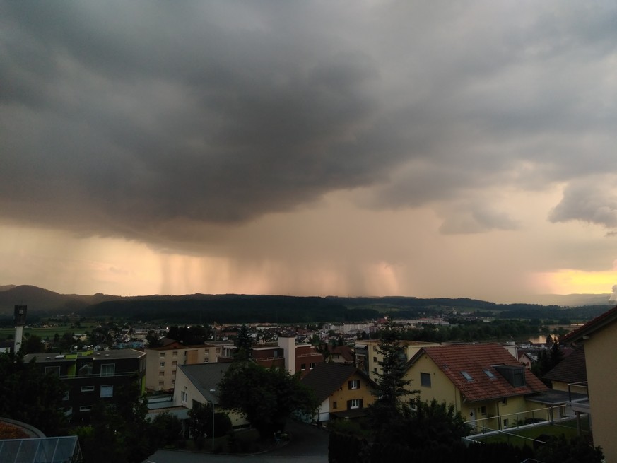 email: schlei@sunrise.ch
tel: 076 373 21 13
Unwetter
Döttingen
Mai 2017
Von: schlegel florian