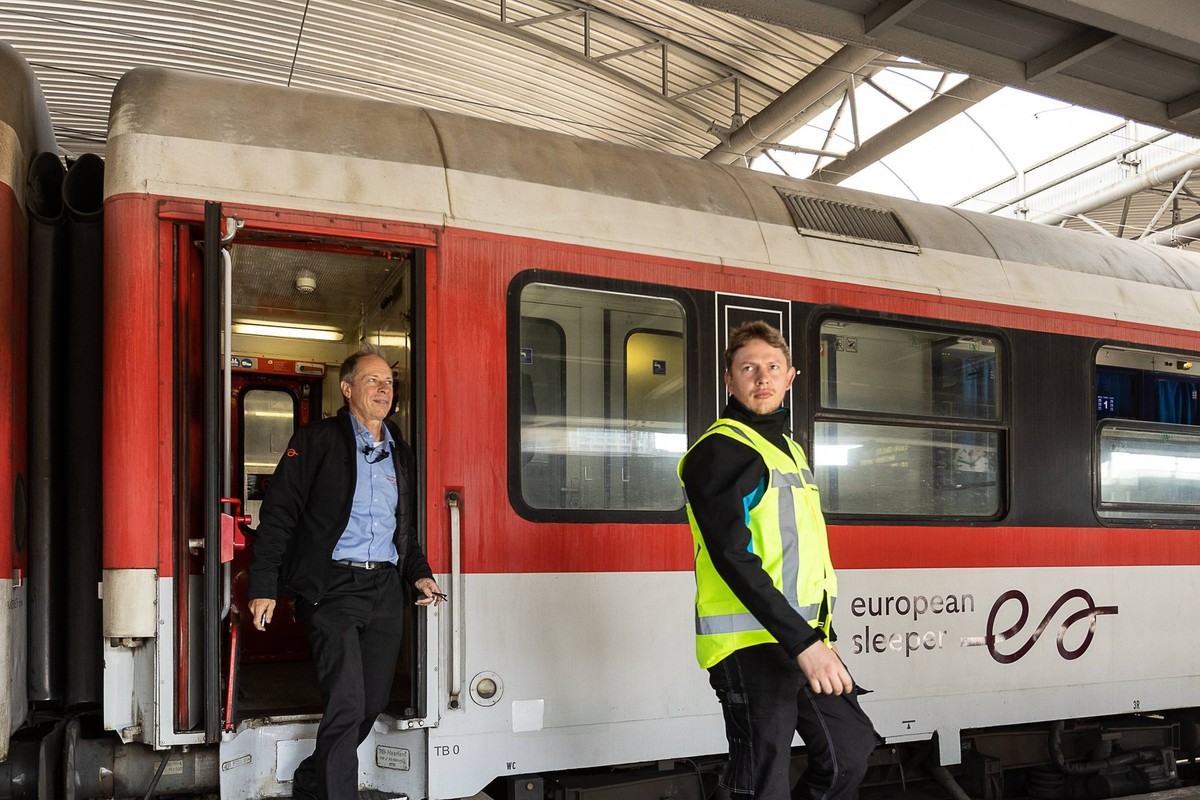 Illustration picture shows the arrival of the European Sleeper night train that connects Brussels, Amsterdam and Berlin, Friday 26 May 2023, at Brussels South/ Bruxelles-Midi/ Brussel Zuid railway sta ...
