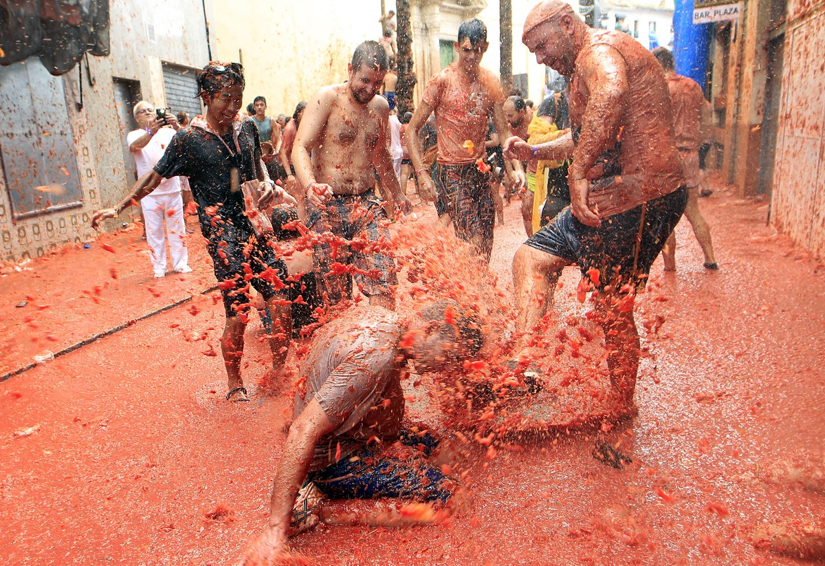 Revelers enjoy as they throw tomatoes at each other, during the annual "Tomatina", tomato fight fiesta, in the village of Bunol, 50 kilometers outside Valencia, Spain, Wednesday, Aug. 30, 20 ...