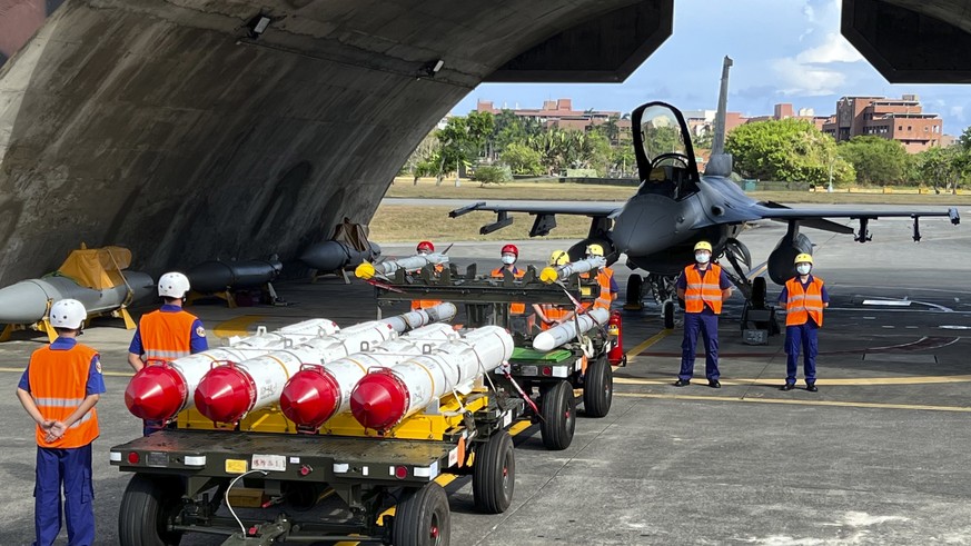 Nearly 0 billion in arms sales worldwide by 2021 French Republicans elect new president