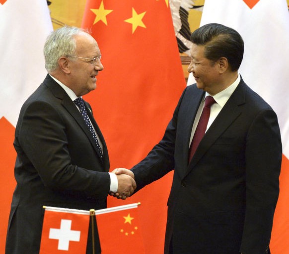 Chinesischer Regierungskritiker wird wÃ¤hrend Live-Interview festgenommen
Von so ein bisschen Diktatur lassen wir uns das GeschÃ¤ft nicht vermiesen, gell?