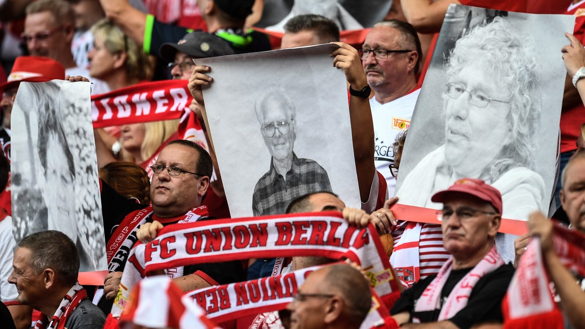 epa07779521 Union's fans during the German Bundesliga soccer match between FC Union Berlin and RB Leipzig in Berlin, Germany, 18 August 2019. EPA/FILIP SINGER CONDITIONS - ATTENTION: DFL regulati ...