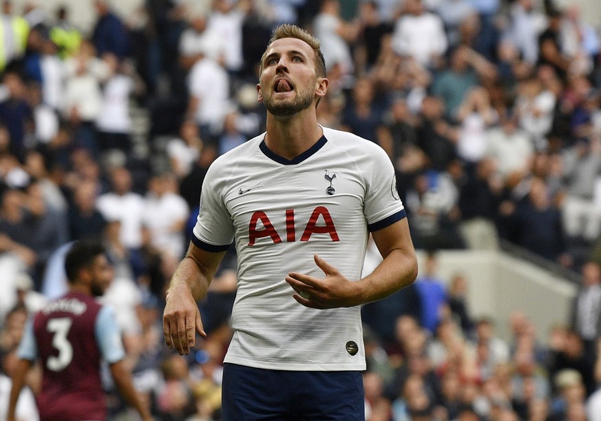 epa07766631 Tottenham Hotspur&#039;s Harry Kane reacts during the English Premier League soccer match between Tottenham Hotspur and Aston Villa at the Tottenham Hotspur Stadium in London, Britain, 10  ...