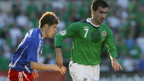 epa01097106 Keith Gillespie (R) of Northern Ireland vies for the ball with Christoph Biedermann (L) of Liechtenstein during their Euro 2008 qualifier soccer match at Windsor Park, Belfast, Northern Ir ...