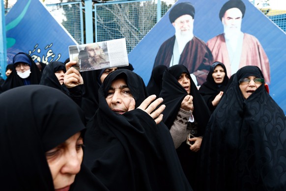 epa05092536 Iranian women stand in front of the huge pictures of Iranian late supreme leader Ayatollah Ruhollah Khomeini (Top-R) and Iranian supreme leader Ayatollah ali Khamenei (Top-L) during an ant ...