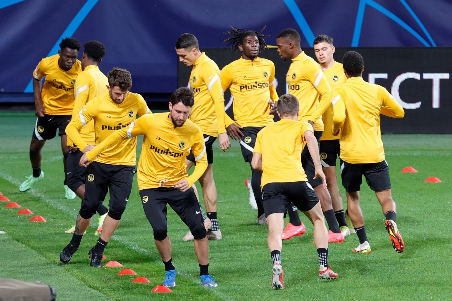 epa09558125 BSC Young Boys&#039;s players attend a training session of the team held in Villarreal, Spain, 01 November 2021. BSC Young Boys will face Villarreal in their UEFA Champions League group F  ...