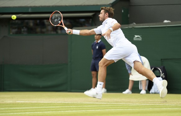 epa04837291 Stan Wawrinka of Switzerland returns to Richard Gasquet of France in their quarter final match during the Wimbledon Championships at the All England Lawn Tennis Club, in London, Britain, 0 ...