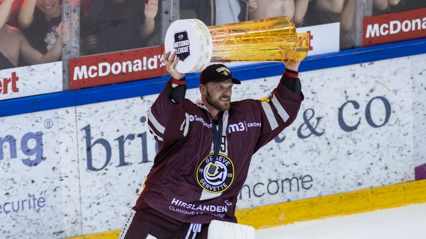Geneve-Servette&#039;s goaltender Robert Mayer, celebrate with the trophy of Swiss Champion after winning by 4:1 the seventh and final leg of the ice hockey National League Swiss Championship final pl ...