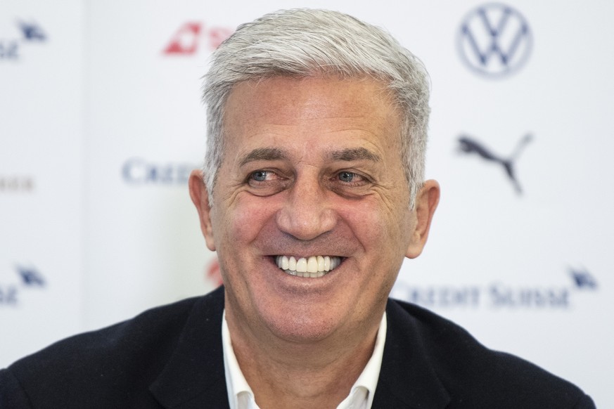 Vladimir Petkovic, Trainer der Schweizer Fussball Nationalmannschaft, spricht an einer Medienkonferenz, am Montag, 9. Dezember 2019, in Muri bei Bern. (KEYSTONE/Peter Schneider)