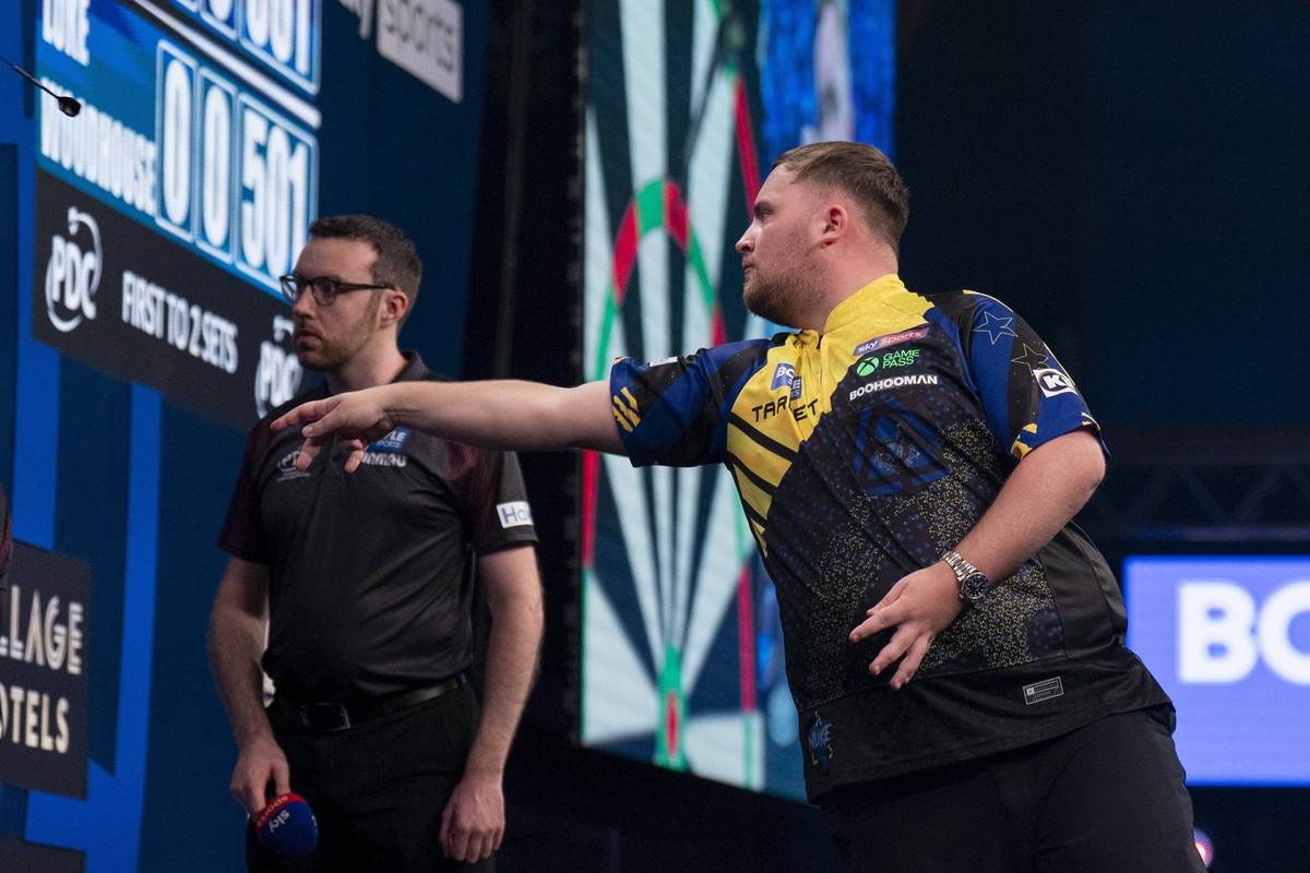 2026 BOYLE Sports World Grand Prix Luke Littler throws during the 2026 Boyle Sports World Grand Prix at Mattioli Arena, Leicester, United Kingdom on 28 September 2026 Credit: Alex Young/Every Second M ...