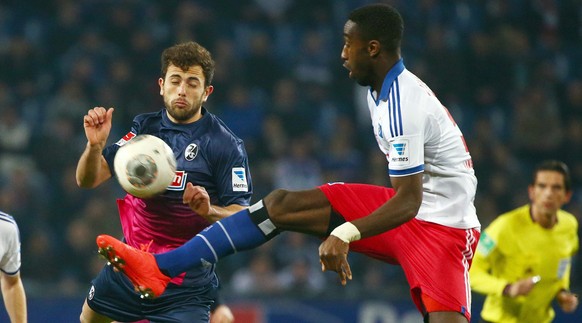 Djourou ist vor Landsmann Mehmedi am Ball – doch der ist der grosse Held des Spiels.