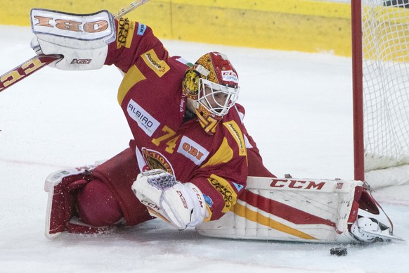 Tigers Goalie Ivars Punnenovs in Aktion waehrend dem Meisterschaftsspiel der National League zwischen den SCL Tigers und dem HC Davos, am Dienstag, 14. November 2017, in der Ilfishalle in Langnau. (KE ...