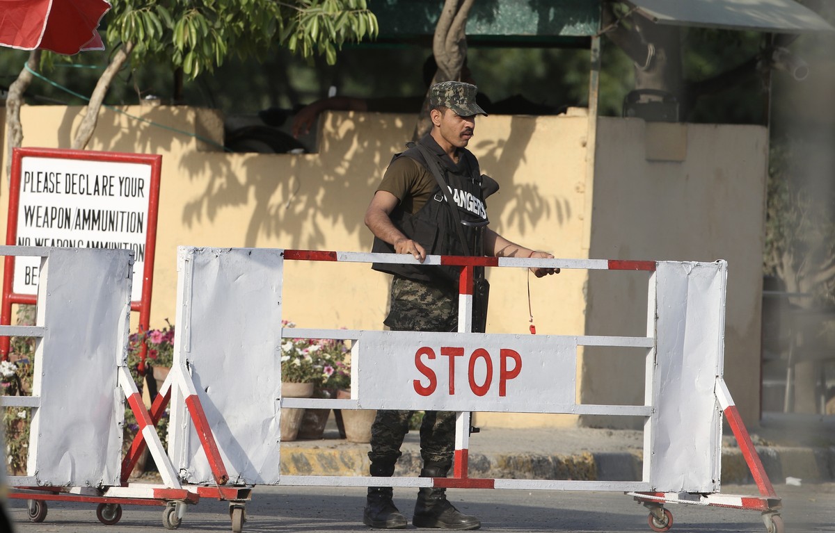 epa12051870 A member of the Pakistan Rangers stands at a checkpoint at the Pakistan-India border, as visitors arrive to witness the flag-lowering ceremony, in Wagah, Pakistan, 24 April 2025. Pakistan& ...