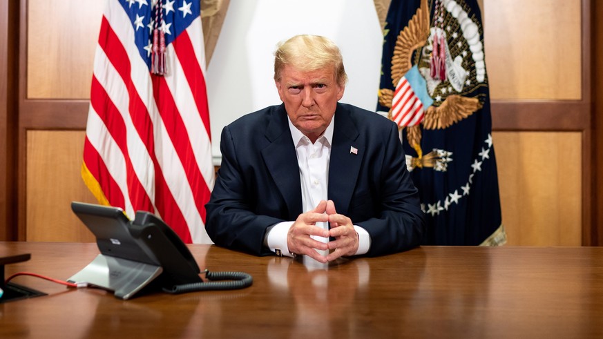 Jetzt schmeisst Trump mit Dreck nach General Milley - Vimarsana News