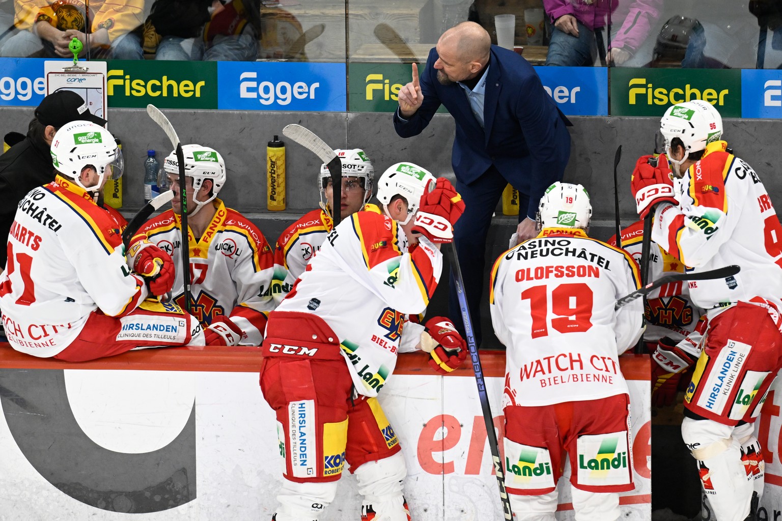 Biels Head Coach Petri Matikainen beim Eishockey-Qualifikationsspiel der National League zwischen den SCL Tigers und dem EHC Biel, am Samstag, 2. Dezember 2023, in der Emmental Versicherungs Arena in  ...