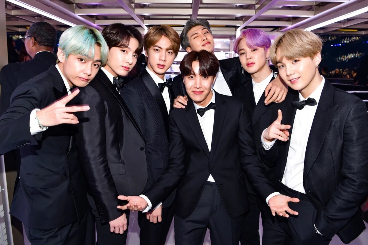 BTS fait son grand retour mondial avec un album, une tournée et deux films sur Netflix.