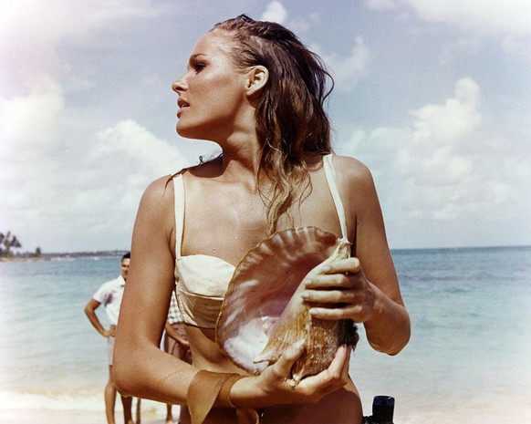 <p>Am 19. März 1936 kam Ursula Andress in Ostermundigen zur Welt. Mit 26 spielte sie in «Dr. No» Bond-Girl Honey Ryder. Den berühmten Bikini hatte sie übrigens selbst genäht.</p>
