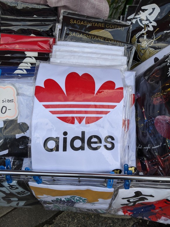 Lustige Adidas-Fälschung