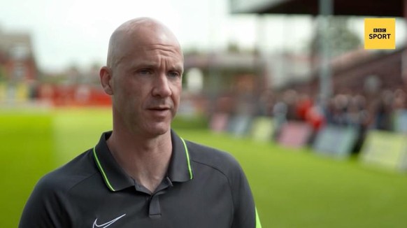 Anthony Taylor wusste sofort, dass die Situation ernst war.