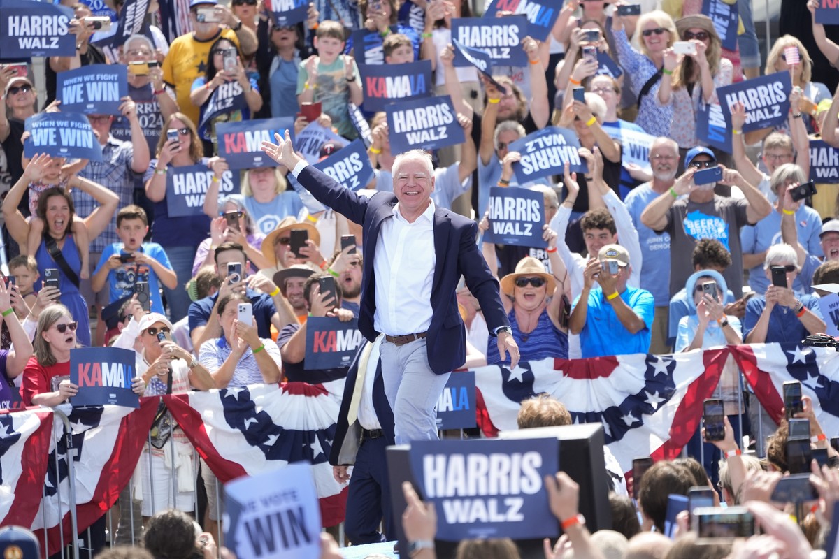 Democratic vice presidential nominee Minnesota Gov. Tim Walz arrives on stage to deliver remarks before Democratic presidential nominee Vice President Kamala Harris, at a campaign event, Wednesday, Au ...