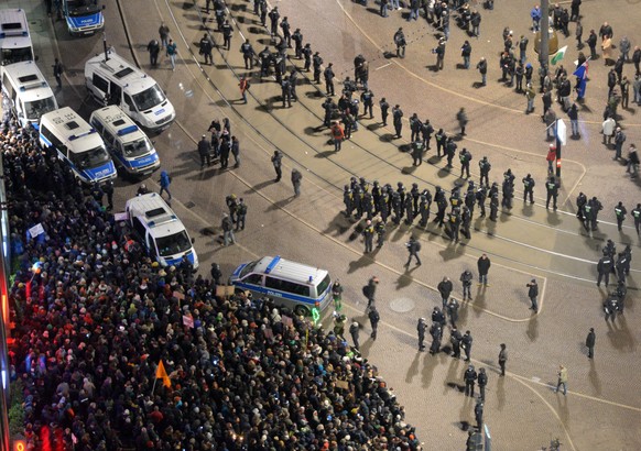 Riesiges Polizeiaufgebot in Leipzig