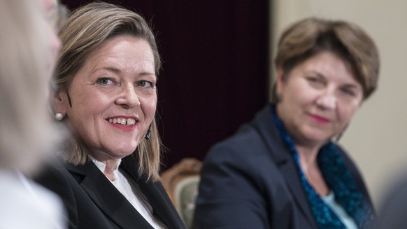 Die CVP-Bundesratskandidaten Heidi Z&#039;Graggen, Regierungsraetin-UR und Viola Amherd, Nationalraetin-VS, von links, anlaesslich einem Podium, am Mittwoch, 31. Oktober 2018, in Bern. (KEYSTONE/Peter ...