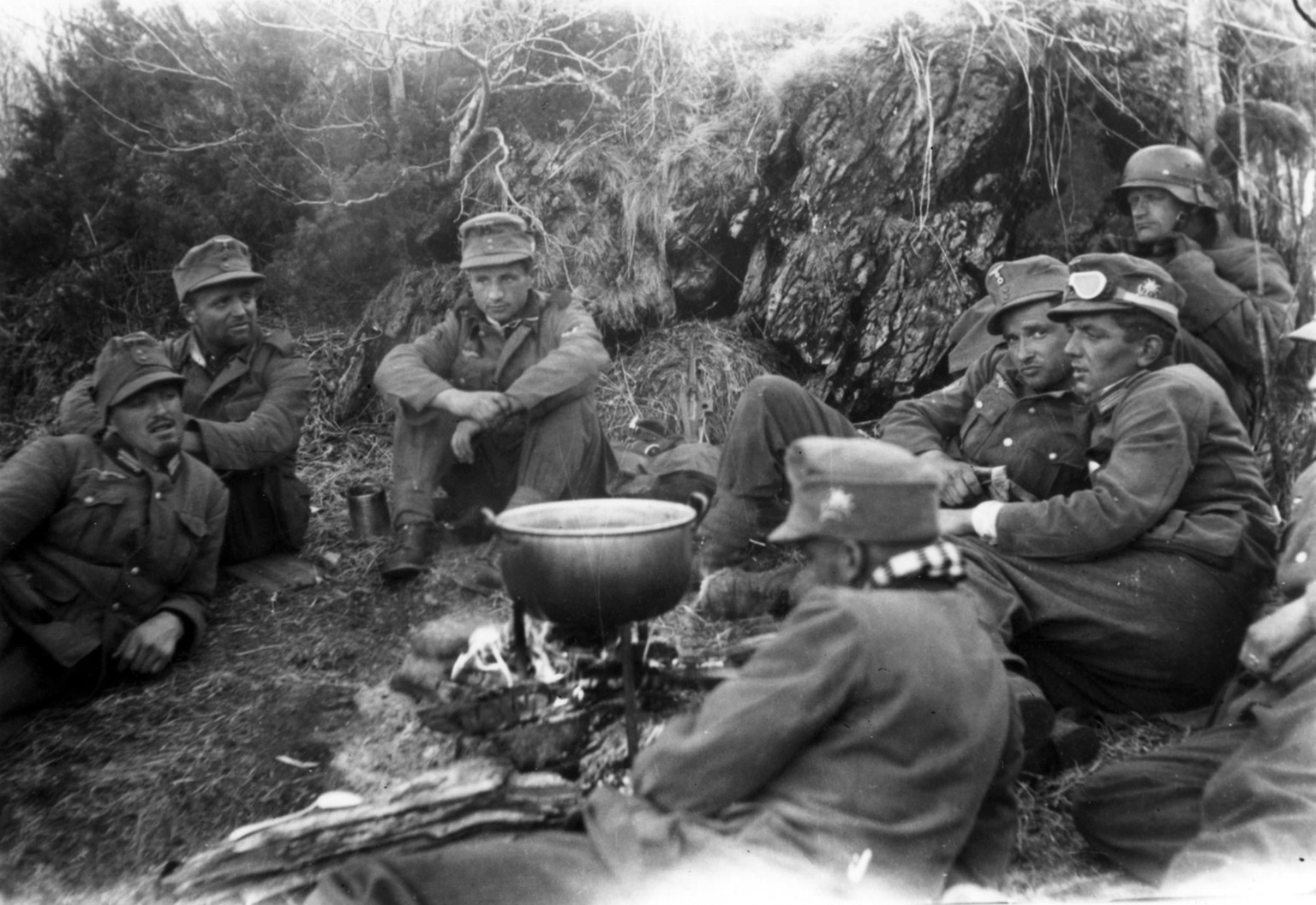<strong>1940:</strong> Gebirgsjäger der Wehrmacht in der Nähe des norwegischen Dorfes Krokstranda. 