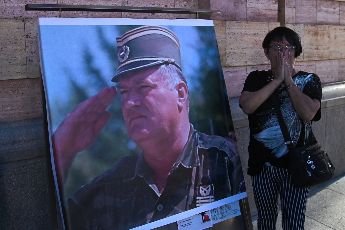 A woman reacts in front of poster of former Bosnian Serb wartime general Ratko Mladic, outside a church in Banja Luka, Bosnia-Herzegovina, Thursday, Aug. 27, 2026. (AP Photo/Radivoje Pavicic)
Bosnia O ...