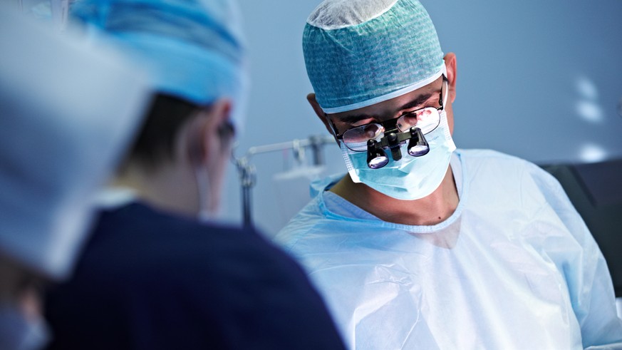 Zwei Ärzte wegen fahrlässiger Tötung von Patientin vor Gericht - Vimarsana News