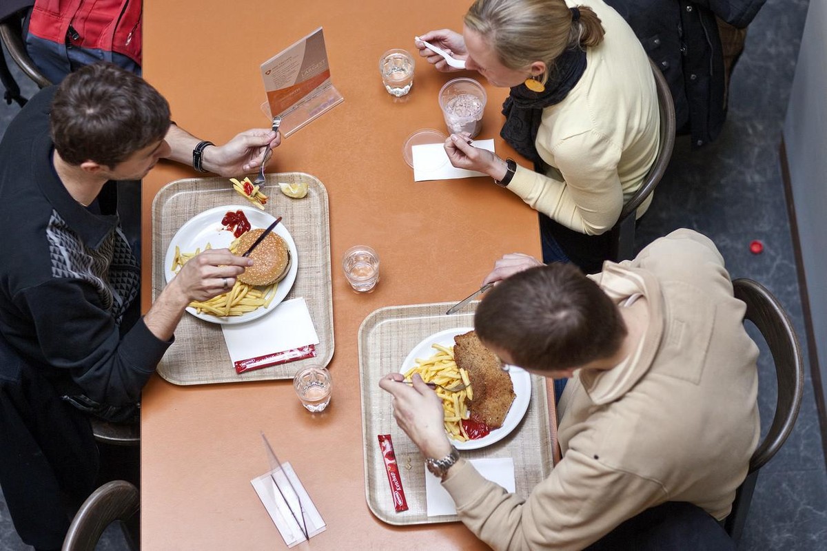 Bald trifft man sich wieder zum Schnippo-Zmittag in der Kantine.
