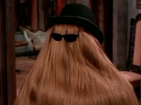 Ein verstörender Mini-Clip und die simple Frage: Was ist das?
Das ist denk Cousin Itt