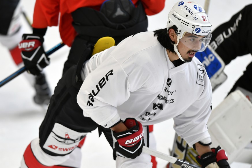 Jonas Siegenthaler beim Training mit der Schweizer Eishockeynationalmannschaft in Zuerich am Dienstag, 1. Mai 2018. (KEYSTONE/Walter Bieri)