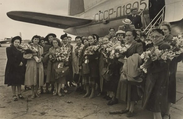 Die Ankunft der Schweizerinnen am Flughafen Moskau-Wnukowo, 6. September 1953.
