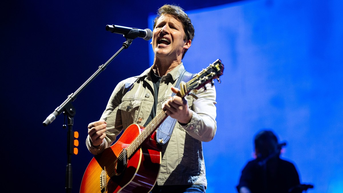 James Blunt will come to the Hallenstadion in 2025 – with Back To Bedlam