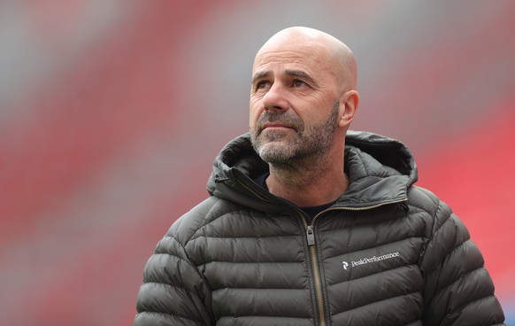 epa09073534 Leverkusen&#039;s head coach Peter Bosz reacts prior to the German Bundesliga soccer match between Bayer 04 Leverkusen and Arminia Bielefeld in Leverkusen, Germany, 14 March 2021. EPA/FRIE ...