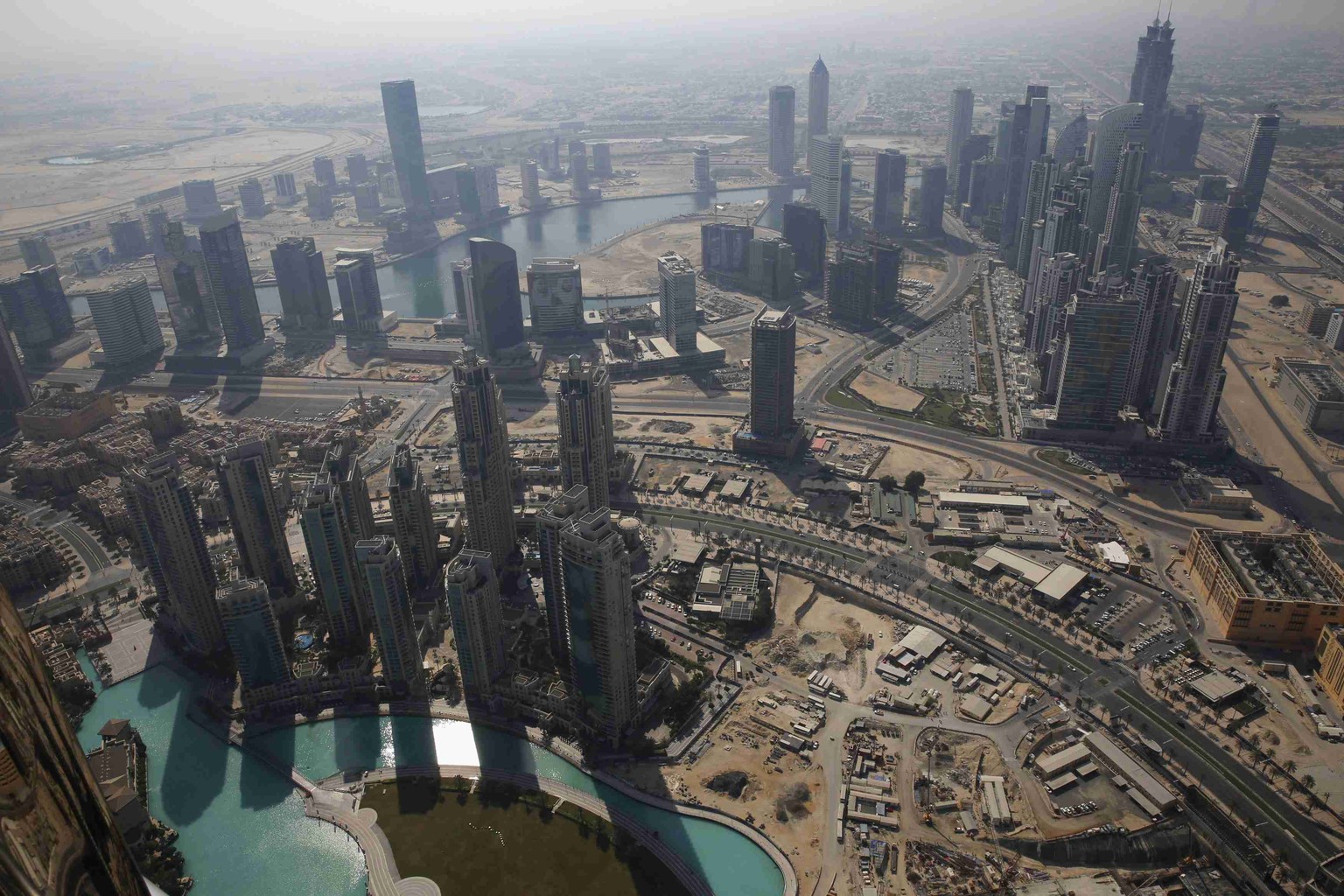 An aerial view of Dubai from Burj Khalifa, the tallest building in the world, November 19, 2014. REUTERS/Ahmed Jadallah (UNITED ARAB EMIRATES - Tags: BUSINESS SOCIETY CITYSCAPE)