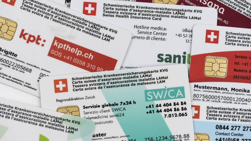 THEMENBILD ZU DEN KRANKENKASSENPRAEMIEN --- [Symbolic Image] Different Swiss health insurance cards, photographed in Zurich, Switzerland, on September 9, 2019. (KEYSTONE/Christian Beutler)..[Symbolbil ...