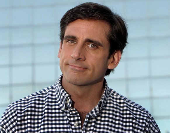 L'acteur Steve Carell, star de NBC "Le bureau," pose pour un portrait le mardi 15 mars 2005, au centre-ville de Los Angeles.  Dans la série adaptée du hit de la BBC, Carell joue un grincer des dents-indu ...