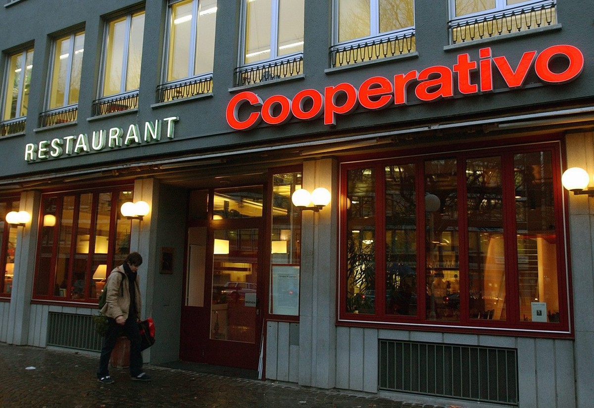 Aussenaufnahme des Restaurants Cooperativo in Zuerich am Dienstag, 18. Januar 2005. Am 18. Maerz 1905 gruendete eine Gruppe von italienischen Sozialdemokraten die "Societa Cooperativa Italiana Zu ...