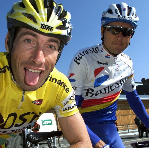 Rolf Jaermann of Switzerland (left) showes his tongue to photographer in front of Swiss Alex Zuelle, prior to the start of the third stage Bulle to Moudon at the 53rd Tour de Romandie cycling race, in ...