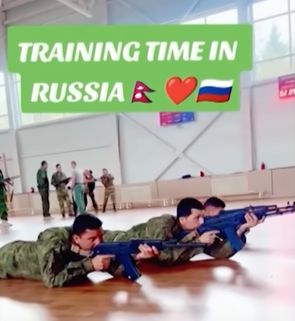 Nepalesische Söldner beim Training in Russland. TikTok Video.