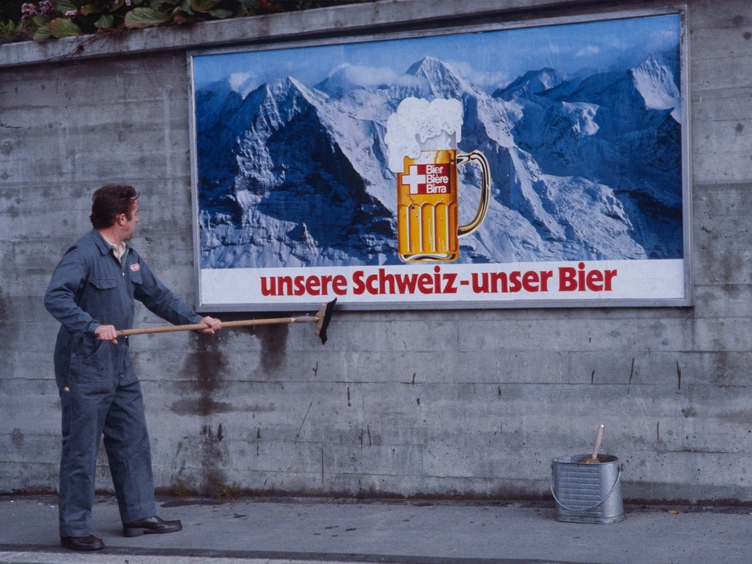 Werbung des Schweizer Brauereiverbandes für Schweizer Bier.
http://doi.org/10.3932/ethz-a-001258381